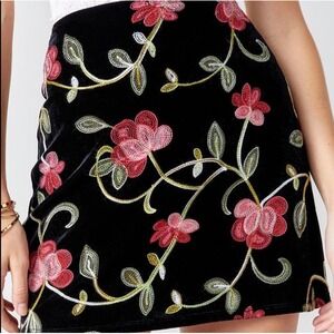 Tixxi Black Velvet Floral Embroidered Mini Skirt S boho whimsigoth fairy Y2K red
